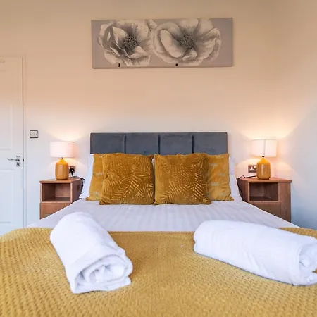 Деревянный коттедж Chestnut With Hot Tub