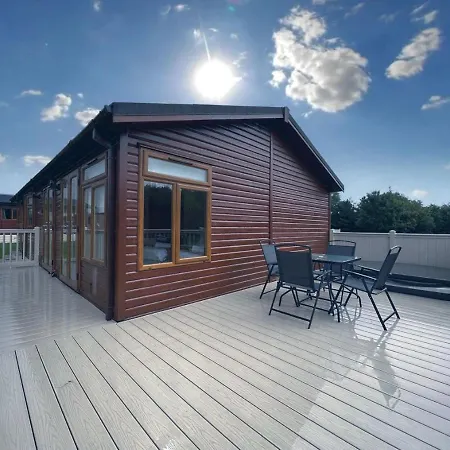 Lodge Chestnut With Hot Tub