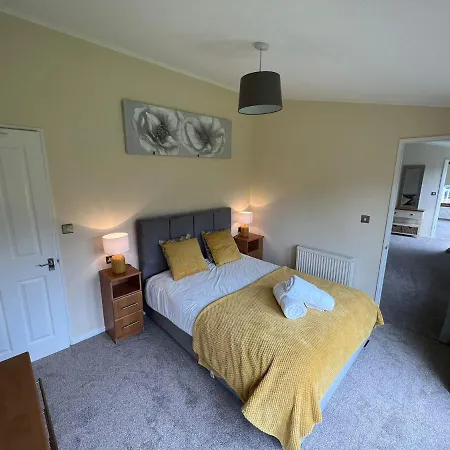 Chestnut With Hot Tub