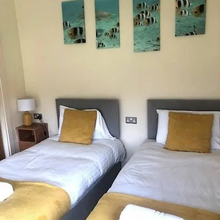 Chestnut With Hot Tub Малтон