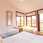 Chestnut With Hot Tub * Malton