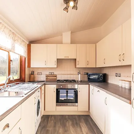 Chestnut With Hot Tub