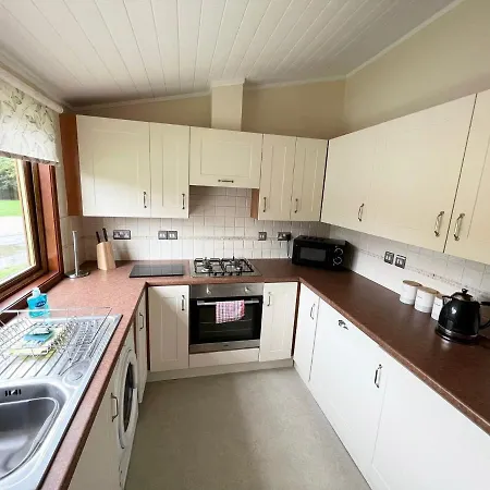 Chestnut With Hot Tub Malton