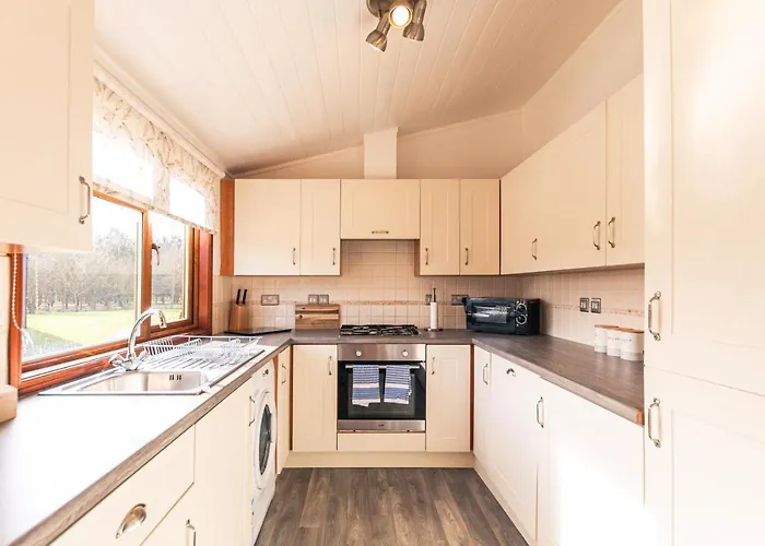 Chestnut With Hot Tub