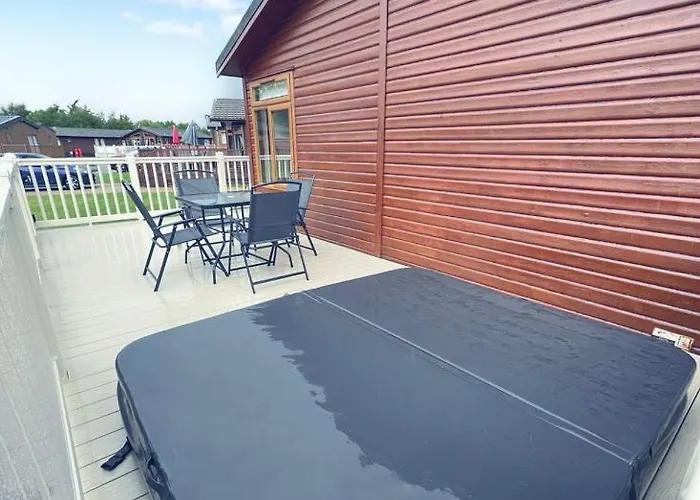 Chestnut With Hot Tub *